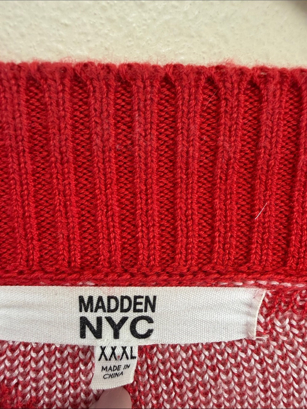 Red & White Heart Pattern V‑Neck Sweater by Madden NYC SzXXXL - Picture 2 of 4